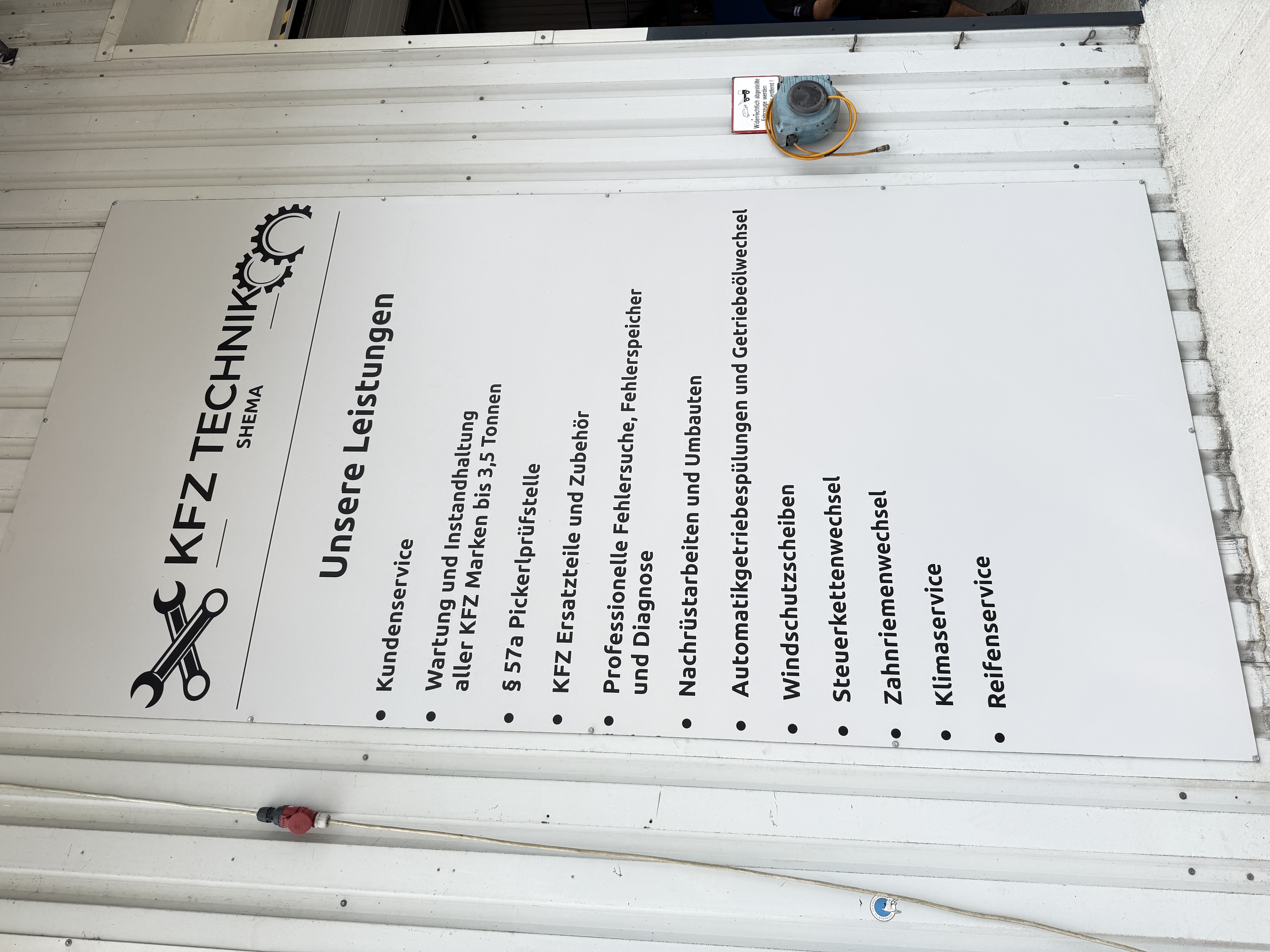 Werkstattarbeit mit Werkzeug